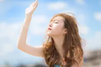 Bít lỗ chân lông khi dùng kem chống nắng? Kem chống nắng không có lỗi - lỗi tại dùng sai!